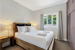 House, 3 Bedrooms | 3 bedrooms, premium bedding, laptop workspace, iron/ironing board