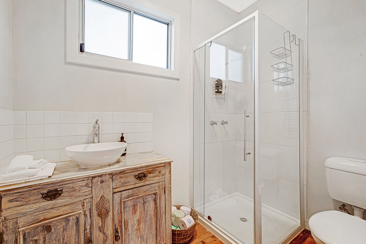 House, 3 Bedrooms | Bathroom | Combined shower/bathtub, hair dryer, soap, shampoo