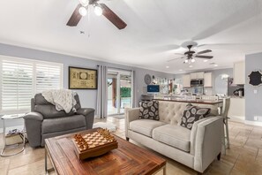 Smart TV, fireplace, video games, books - Hillery House. A boutique-unique, home sweet home. Monthly + now available! (Scottsdale)