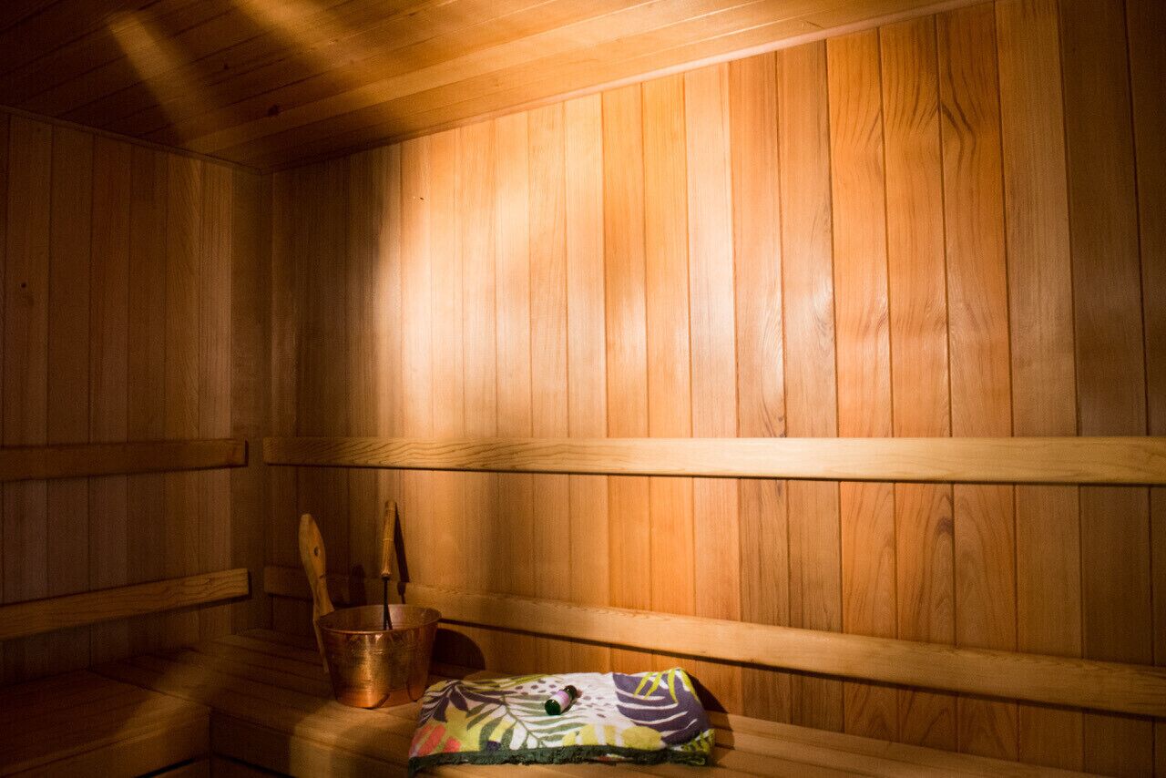 Heated indoor pool and sauna near the ocean and lagoon — image 22