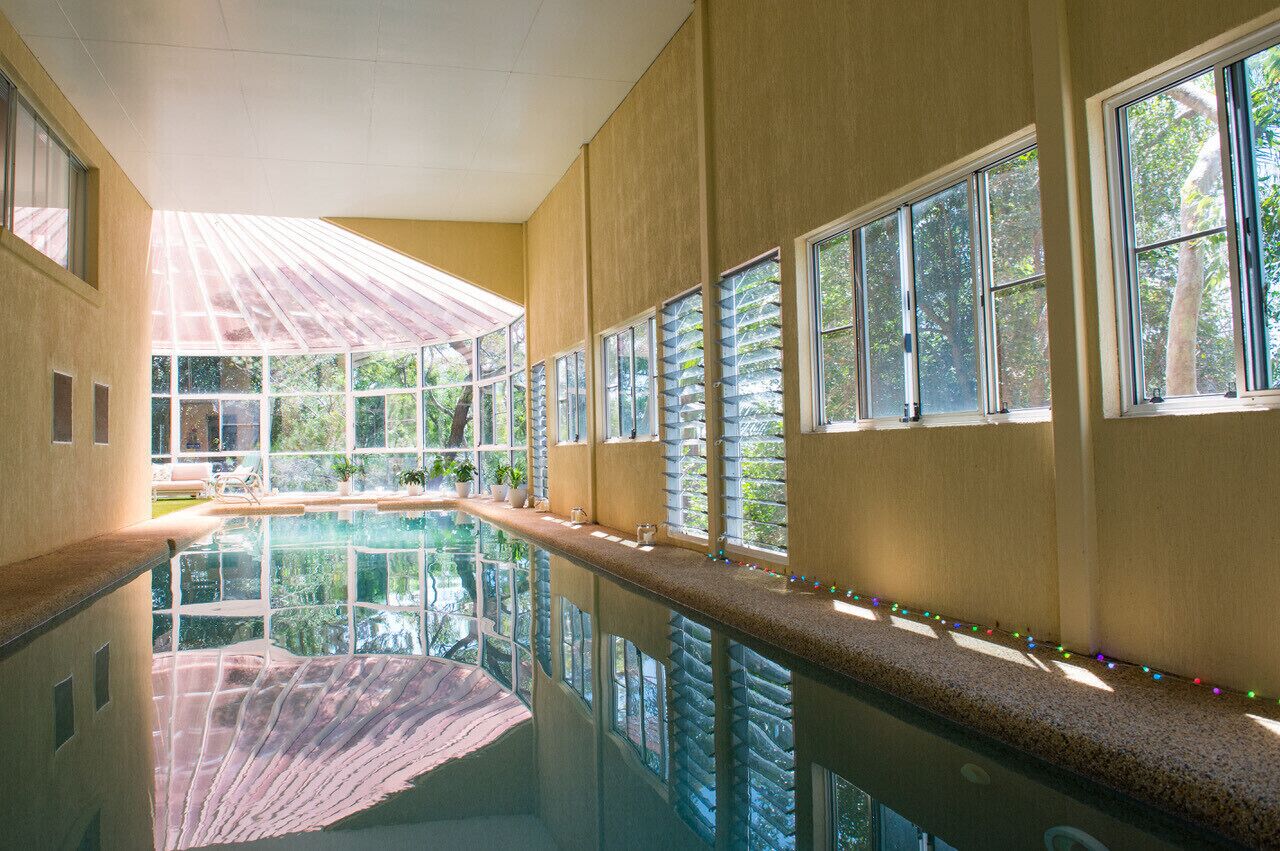 Heated indoor pool and sauna near the ocean and lagoon — image 10