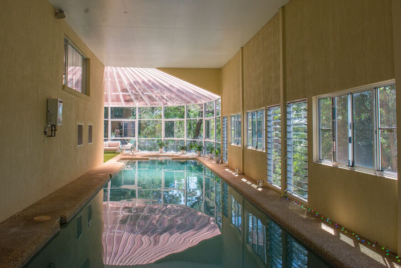Heated indoor pool and sauna near the ocean and lagoon — image 2