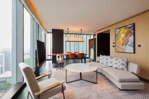 Park, Suite (Monas View) | 高級寝具、ミニバー、セー  フティボックス (室内)、デスク