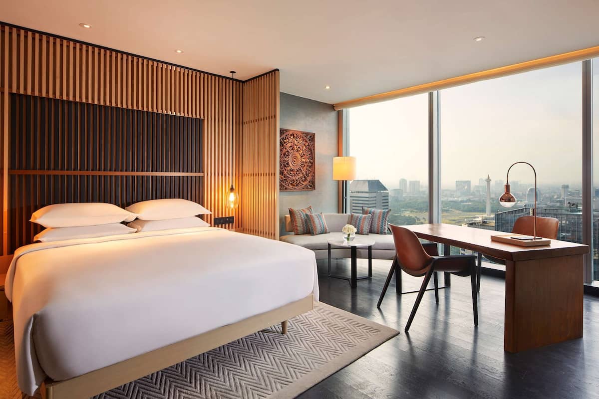 1 bedroom, premium bedding, minibar, in-room safe