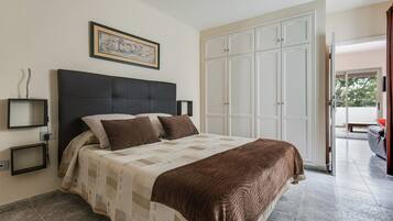 1 bedroom, iron/ironing board, free WiFi, bed sheets