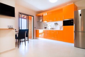 Fridge, microwave, stovetop, coffee/tea maker - Apartment "Casa Julia" close to the Beach with Sea View and Terrace (Santa Cruz de Tenerife)