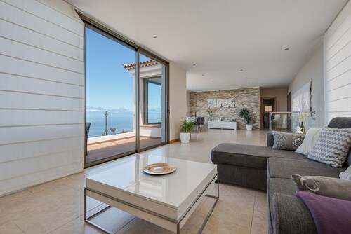 Maison de vacances 'Casa Santa Úrsula' avec vue sur la mer, piscine, Wi-Fi et jardin