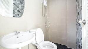 A bathroom with a toilet, sink, and shower. - Kaelyn Cozy Living (Bangkok)