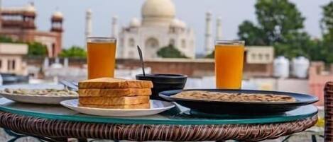 Tempat makan outdoor