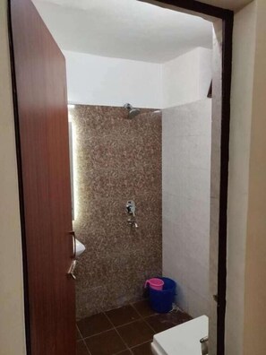 Bathroom - Joey's Hostel (Agra)