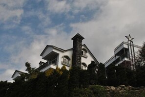 المنشأة من الخارج