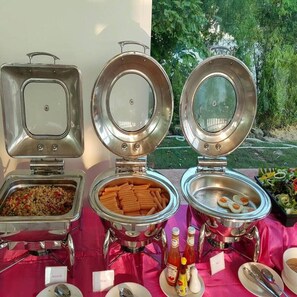 Outdoor dining - Vassana Design Hotel (Ayutthaya)