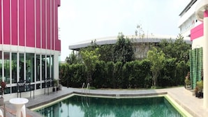 حمام سباحة