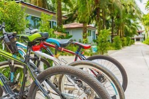 Property grounds - Neenlawat Riverside (Phunphin)