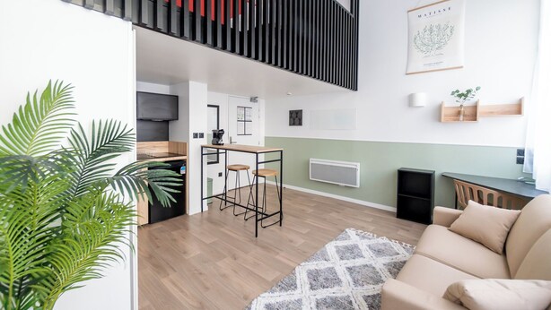 A modern apartment with a kitchen, dining area, and a living room with a sofa and a coffee table. - Ecla Massy Palaiseau (Palaiseau)