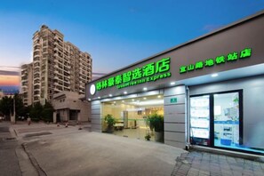 Unclassified image, 3 of 24, button - GreenTree Inn (Shanghai Xuhui Xujiahui Yishan Road Metro Station) (Shanghai)