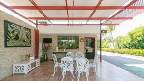 Khu ẩm thực ngoài trời