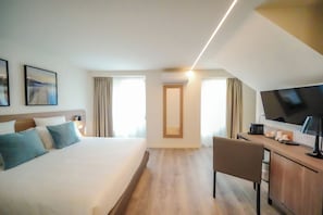 Minibar, skrivebord, Wi-Fi