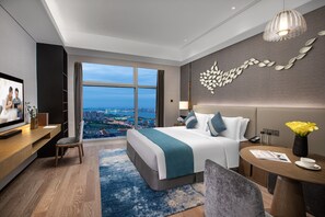 Muebles diferentes, escritorio, wifi y ropa de cama 