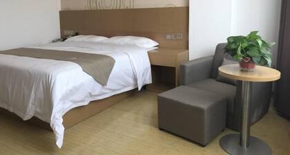 Greentree Inn Shijiazhuang Xinji City Shifu Street Business Hotel