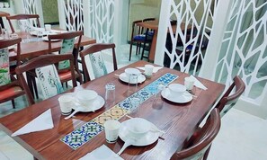 Dining - Yunshan Hotel (Jishishan)