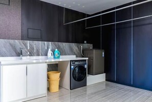 Laundry room - Shengdu Hotel (Xiangyun)