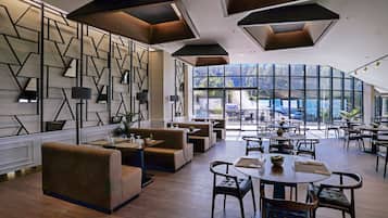 Petit déjeuner et dîner servis sur place, spécialités Cuisine turque