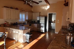 Private kitchen - Winter retreat on the water in Florida sunshine!  Dock & pool are ready for you! (Bradenton)