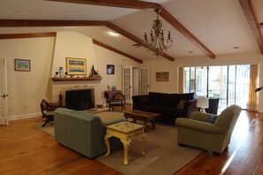 Living room - Winter retreat on the water in Florida sunshine!  Dock & pool are ready for you! (Bradenton)