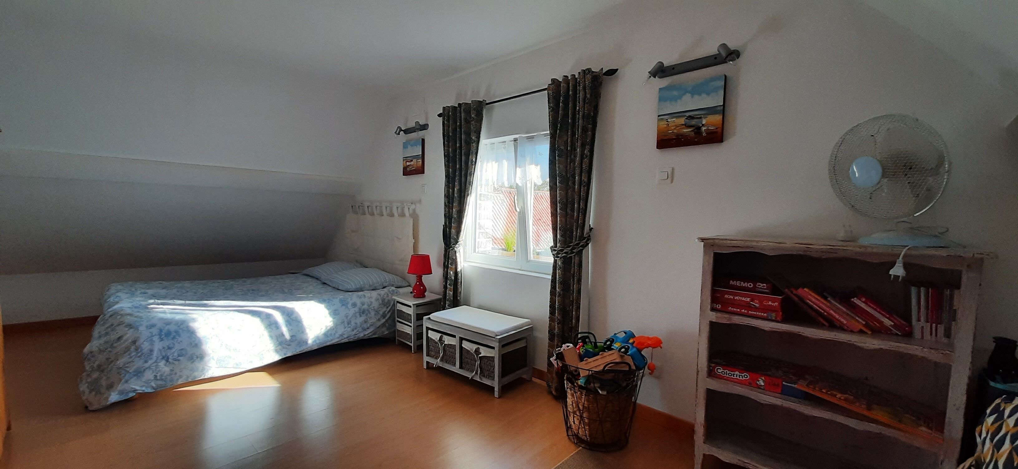 2 bedrooms, iron/ironing board, travel cot, free WiFi
