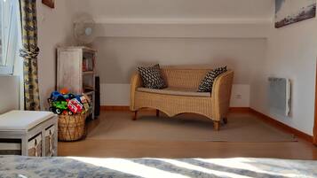 2 bedrooms, iron/ironing board, travel cot, free WiFi