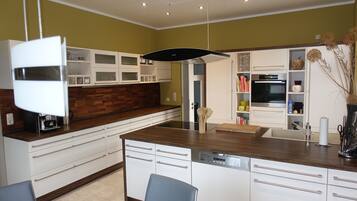 Kühlschrank, Ofen, Herdplatte, Geschirrspüler