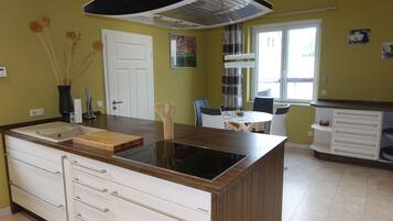 Kühlschrank, Ofen, Herdplatte, Geschirrspüler