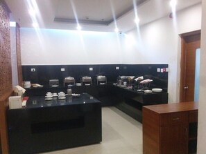 Breakfast buffet - Royal Residence City Centre (Gurugram)