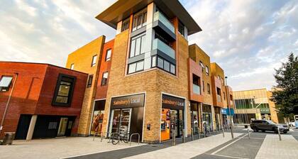 🌟Broughton House with Parking, Garden & Smart TV🌟