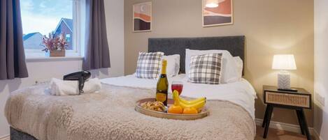 3 bedrooms, desk, iron/ironing board, travel cot