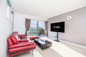 Private Vacation Home, Non Smoking | Living area | Flat-screen TV