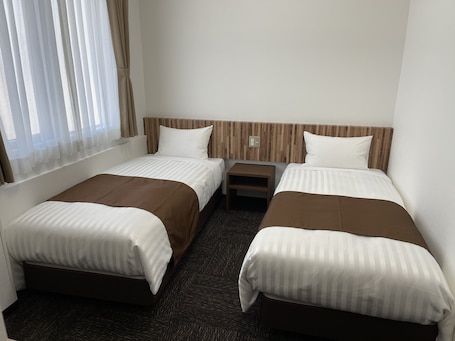 Twin Room, Non Smoking | Iron/ironing board, free WiFi