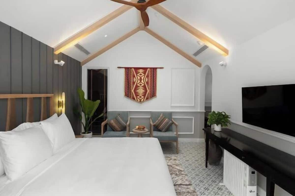 Minibar, coffres-forts dans les chambres, bureau