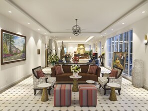Lobby sitting area - Golden Sun Hotel - Mangden (Kon Plong)