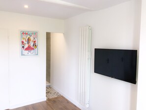 In-room safe, iron/ironing board, free WiFi