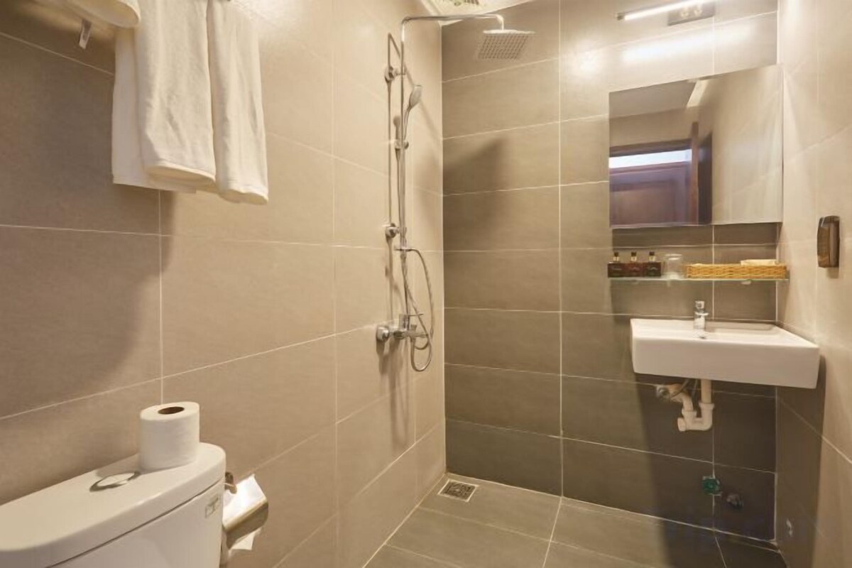 Bathroom | Shower, rainfall showerhead, free toiletries, hair dryer