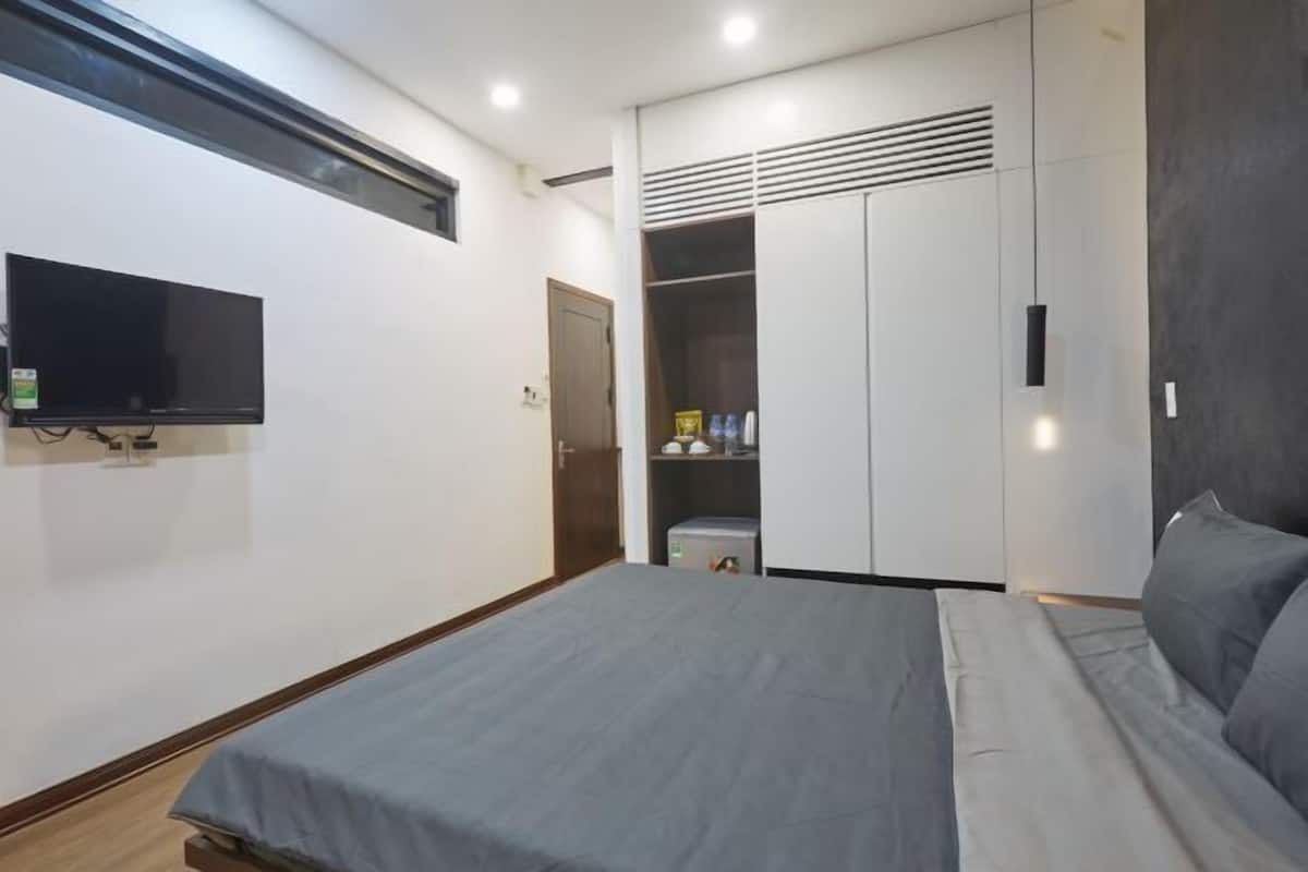 Minibar, desk, laptop workspace, blackout drapes