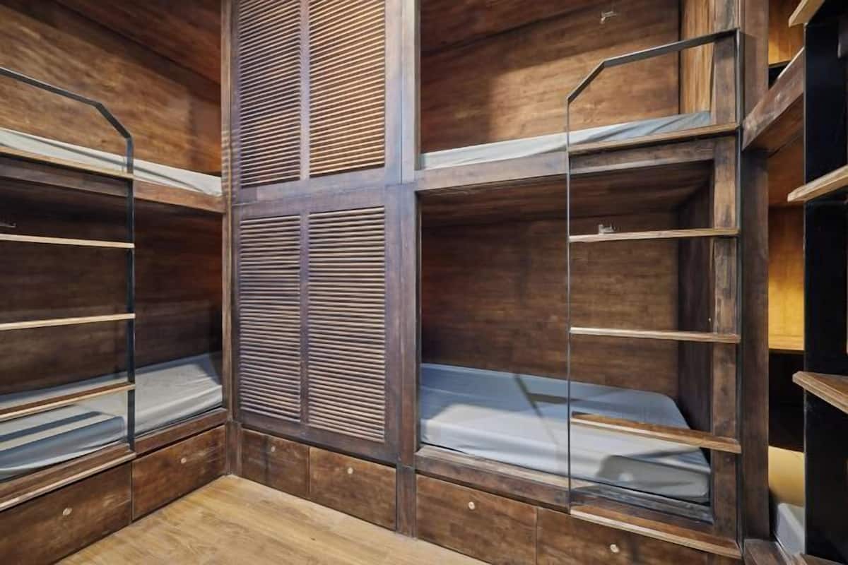 Minibar, desk, laptop workspace, blackout drapes