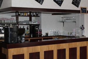 Bar (en el alojamiento)
