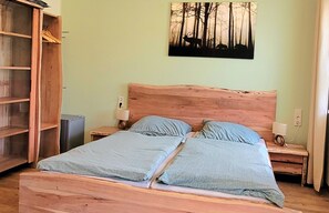 1 Schlafzimmer, Reisekinderbett, WLAN, Bettwäsche