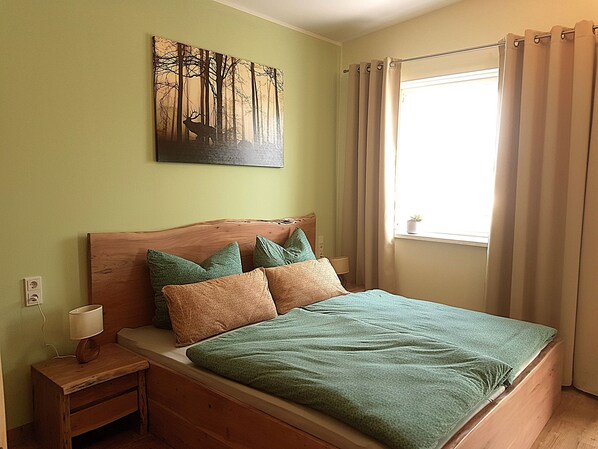 1 bedroom, travel cot, WiFi, bed sheets