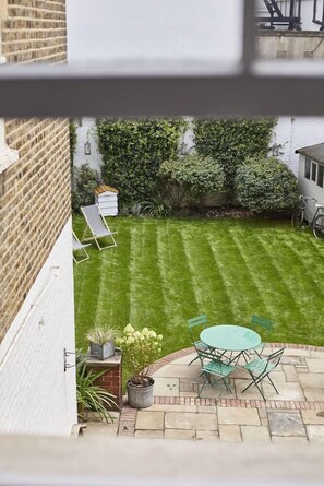  تناول الطعام بالخارج