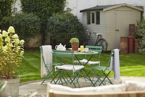 تناول الطعام بالخارج