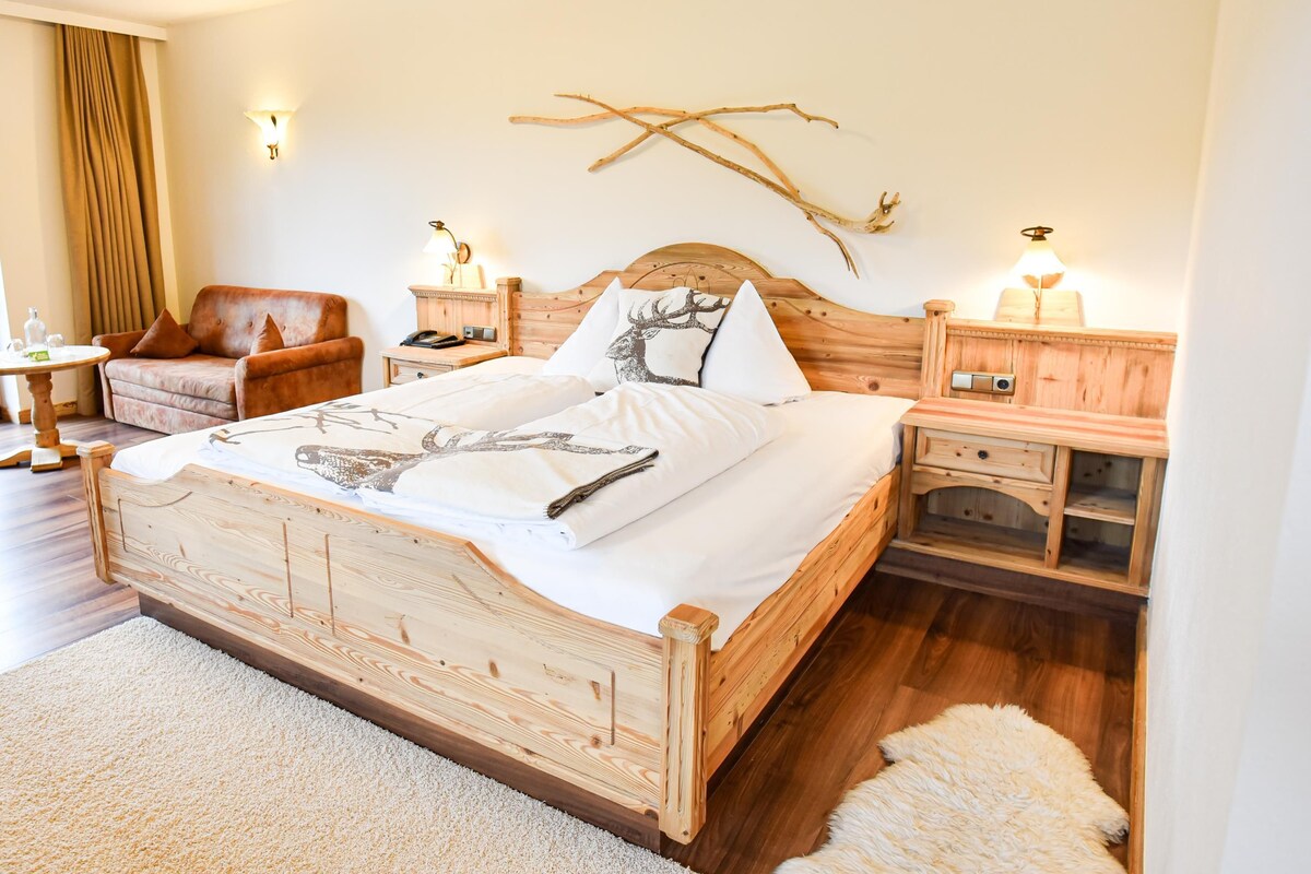 1 King Bed Superior Room Sofabed Balcony Flat Screen Television Mountain View Safe Full Breakfast